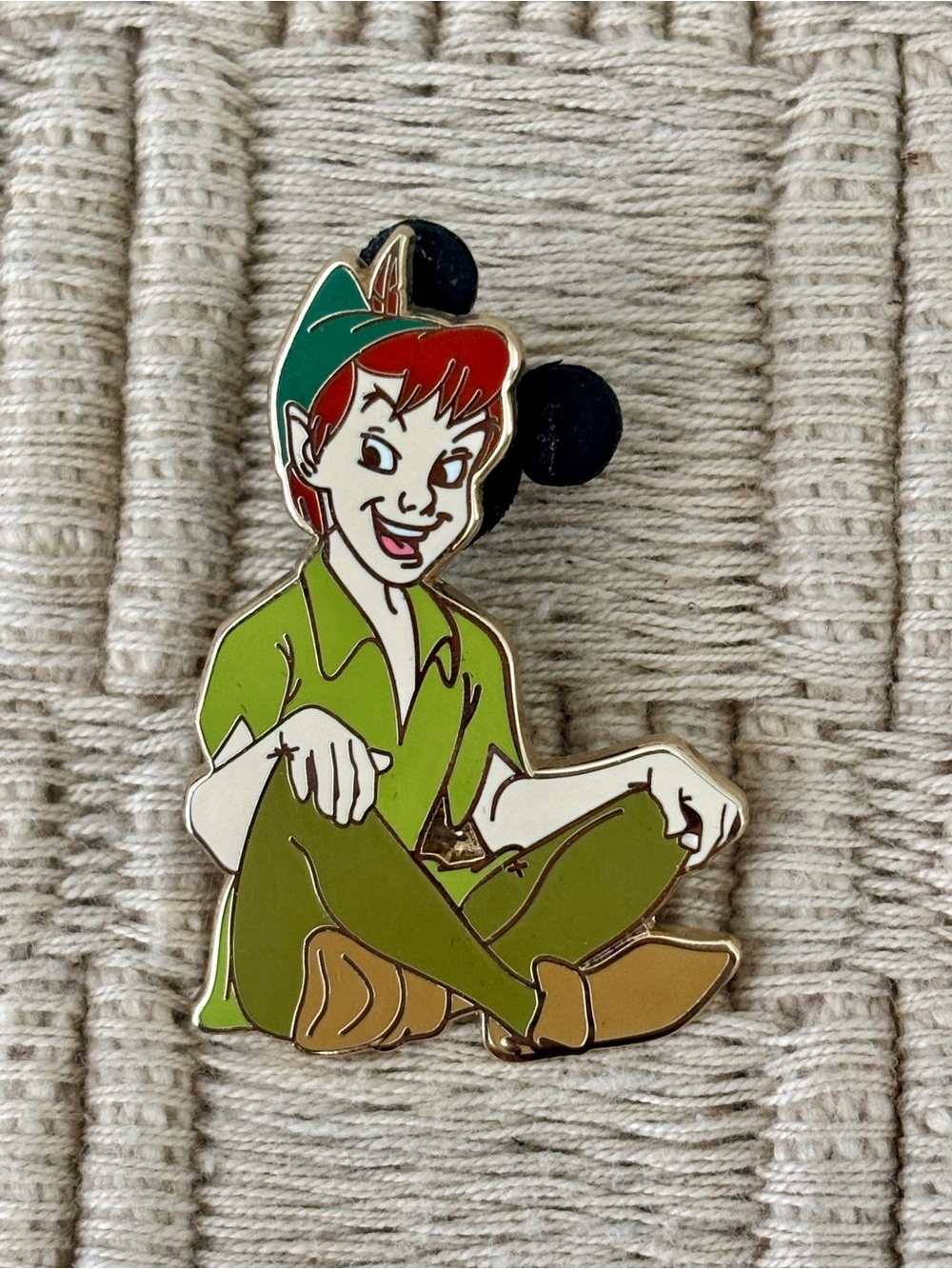 DISNEY 2010 Peter Pan Sitting Pin